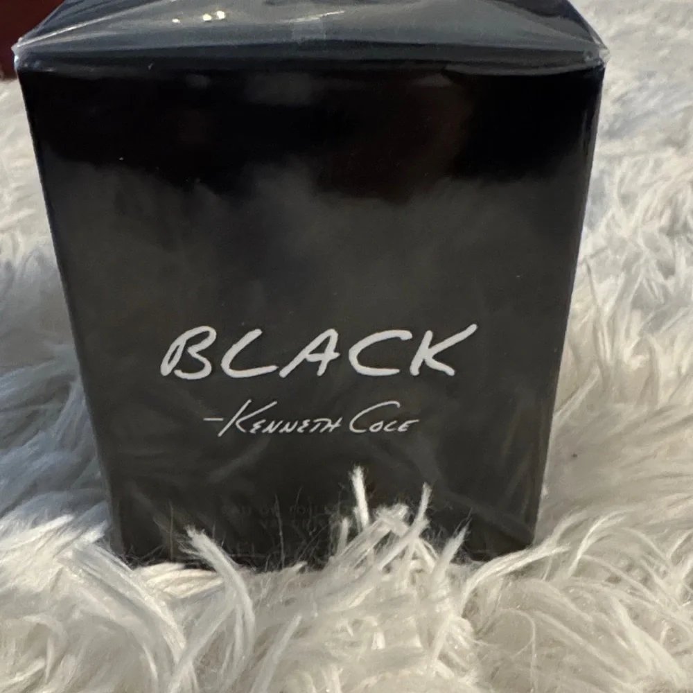 Kenneth Cole Black Eau de Toilette for Men 50ml - Picture 2 of 2